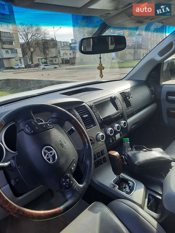 Позашляховик / Кросовер Toyota Sequoia 2010 в Харкові