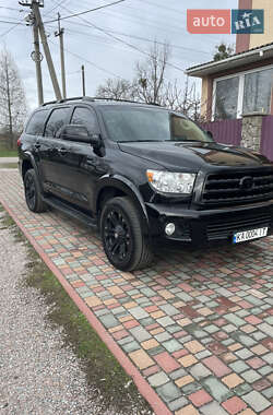 Внедорожник / Кроссовер Toyota Sequoia 2010 в 