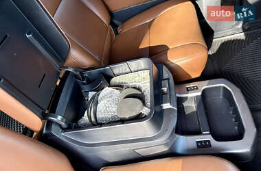 Внедорожник / Кроссовер Toyota Sequoia 2011 в 