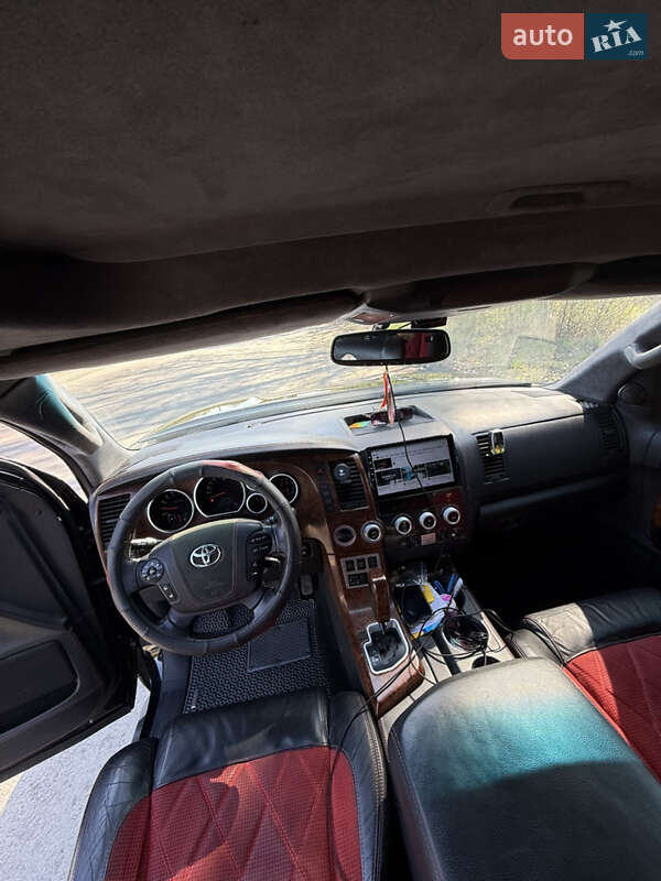 Внедорожник / Кроссовер Toyota Sequoia 2008 в Луцке