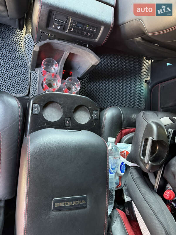 Внедорожник / Кроссовер Toyota Sequoia 2008 в Луцке