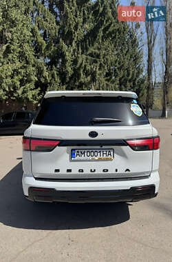 Позашляховик / Кросовер Toyota Sequoia 2023 в 