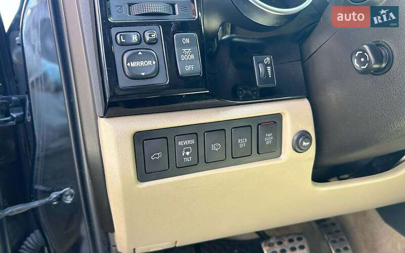 Внедорожник / Кроссовер Toyota Sequoia 2008 в Черновцах