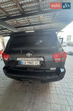 Позашляховик / Кросовер Toyota Sequoia 2015 в 