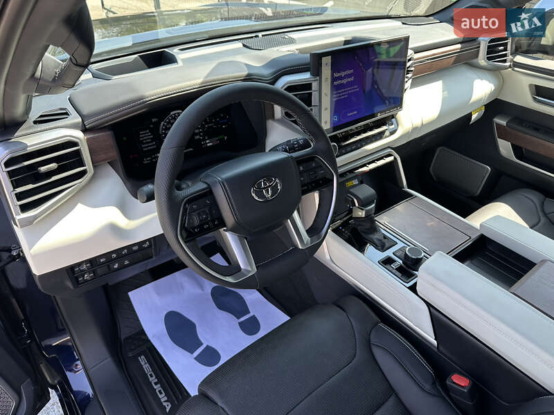 Внедорожник / Кроссовер Toyota Sequoia 2023 в Киеве