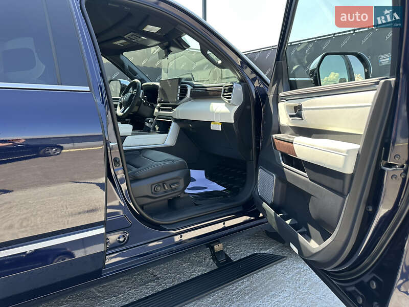 Внедорожник / Кроссовер Toyota Sequoia 2023 в Киеве