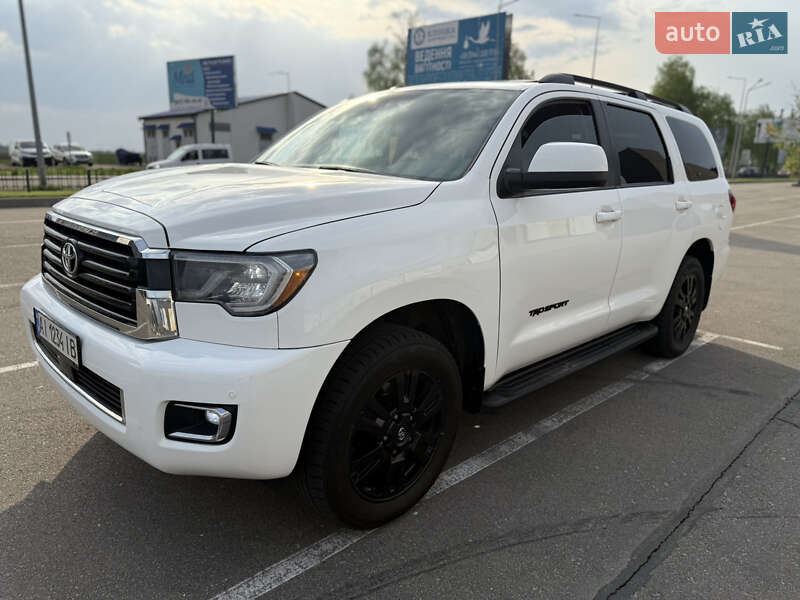 Внедорожник / Кроссовер Toyota Sequoia 2017 в 