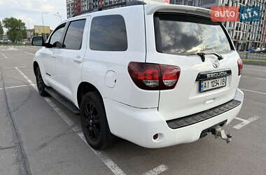 Внедорожник / Кроссовер Toyota Sequoia 2017 в 