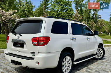 Позашляховик / Кросовер Toyota Sequoia 2011 в 