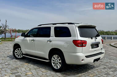 Позашляховик / Кросовер Toyota Sequoia 2011 в 