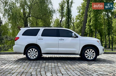 Позашляховик / Кросовер Toyota Sequoia 2011 в 