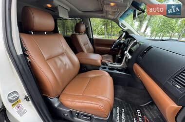 Позашляховик / Кросовер Toyota Sequoia 2011 в 