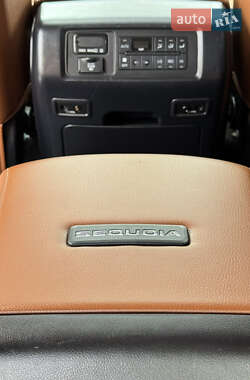 Позашляховик / Кросовер Toyota Sequoia 2011 в 