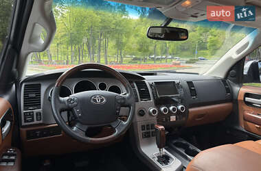 Позашляховик / Кросовер Toyota Sequoia 2011 в 