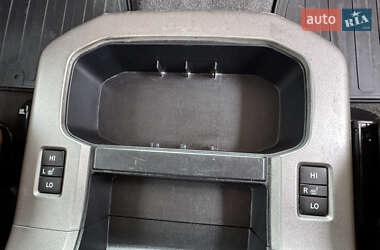 Позашляховик / Кросовер Toyota Sequoia 2011 в 