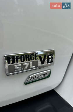 Позашляховик / Кросовер Toyota Sequoia 2011 в 