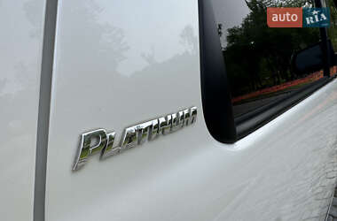 Позашляховик / Кросовер Toyota Sequoia 2011 в 