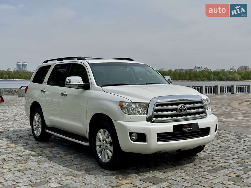 Позашляховик / Кросовер Toyota Sequoia 2011 в 