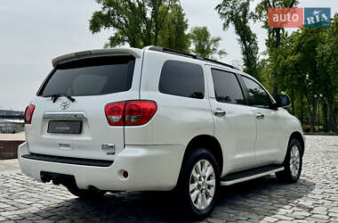 Позашляховик / Кросовер Toyota Sequoia 2011 в 