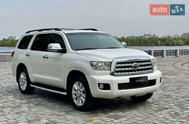 Позашляховик / Кросовер Toyota Sequoia 2011 в 
