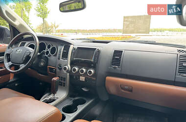 Позашляховик / Кросовер Toyota Sequoia 2011 в 