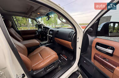Позашляховик / Кросовер Toyota Sequoia 2011 в 