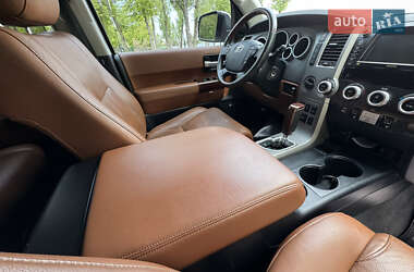Позашляховик / Кросовер Toyota Sequoia 2011 в 
