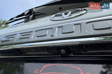 Позашляховик / Кросовер Toyota Sequoia 2011 в 