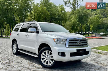 Позашляховик / Кросовер Toyota Sequoia 2011 в 