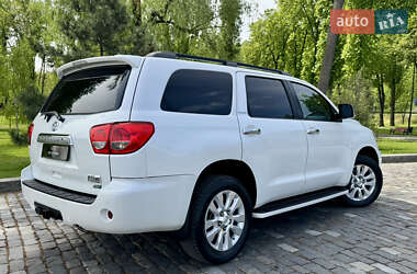 Позашляховик / Кросовер Toyota Sequoia 2011 в 
