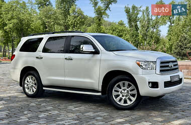 Позашляховик / Кросовер Toyota Sequoia 2011 в 