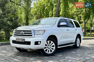 Позашляховик / Кросовер Toyota Sequoia 2011 в 