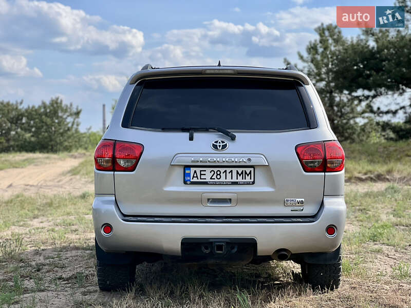 Позашляховик / Кросовер Toyota Sequoia 2015 в Дніпрі