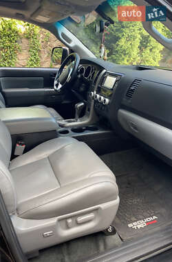 Позашляховик / Кросовер Toyota Sequoia 2017 в 