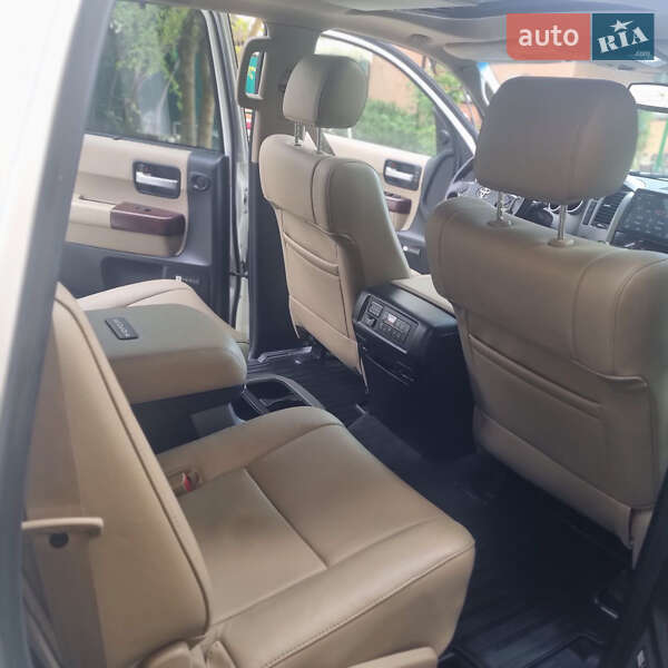 Внедорожник / Кроссовер Toyota Sequoia 2014 в Виннице