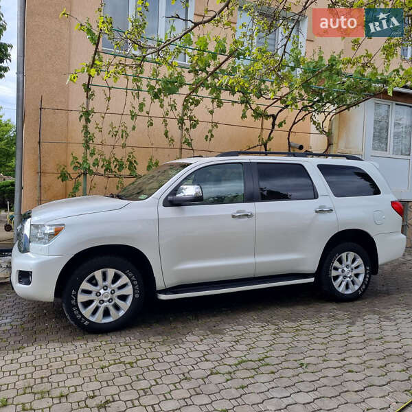 Внедорожник / Кроссовер Toyota Sequoia 2014 в Виннице