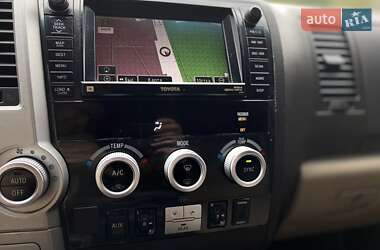 Позашляховик / Кросовер Toyota Sequoia 2008 в 