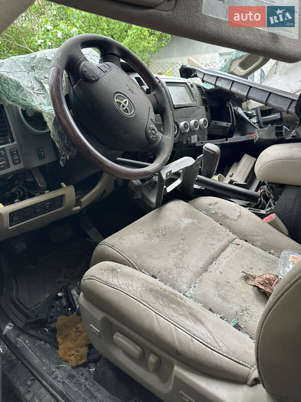 Позашляховик / Кросовер Toyota Sequoia 2011 в Івано-Франківську