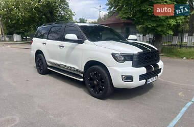 Позашляховик / Кросовер Toyota Sequoia 2016 в 