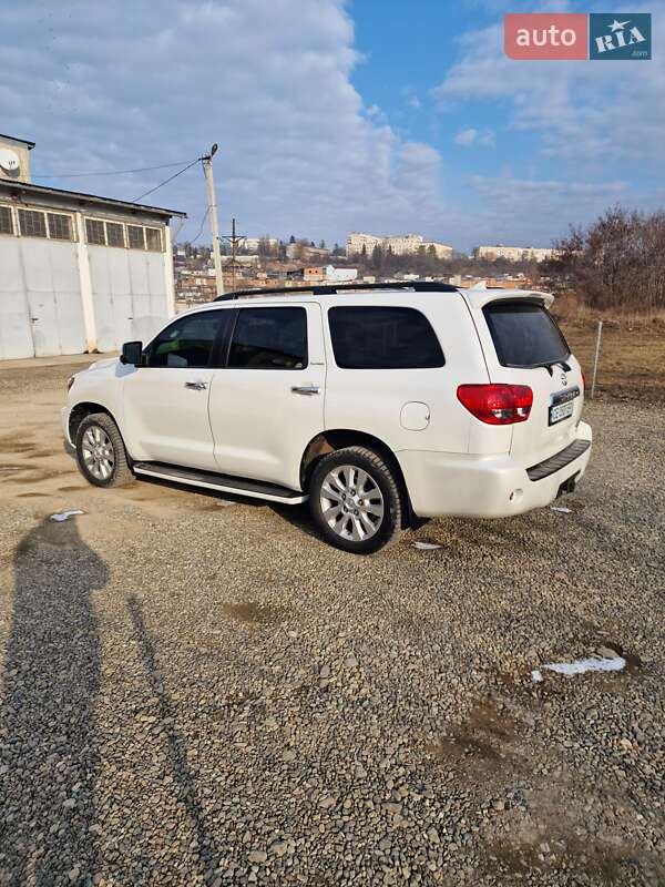 Внедорожник / Кроссовер Toyota Sequoia 2015 в Черновцах