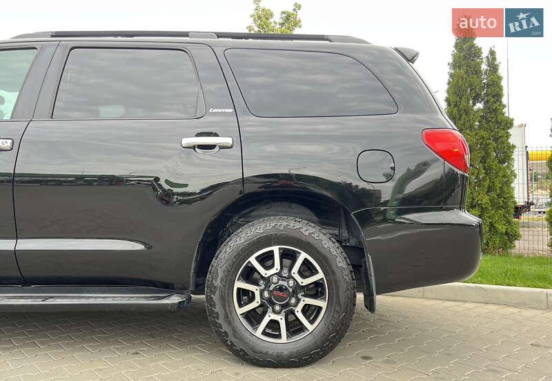 Внедорожник / Кроссовер Toyota Sequoia 2015 в Киеве
