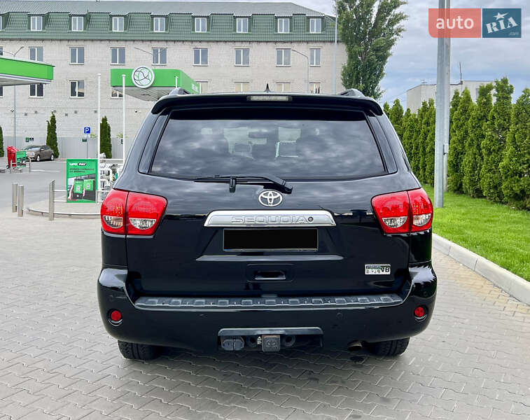 Внедорожник / Кроссовер Toyota Sequoia 2015 в Киеве