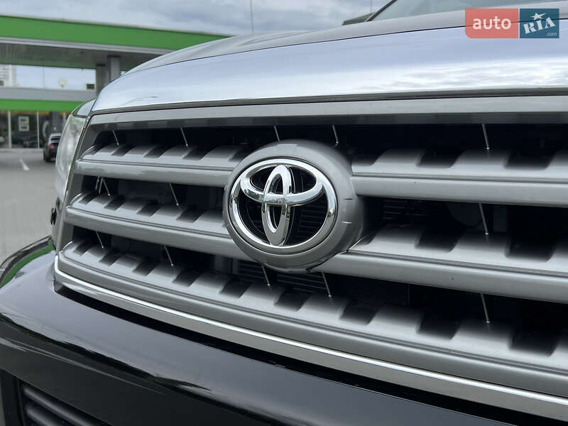 Внедорожник / Кроссовер Toyota Sequoia 2015 в Киеве
