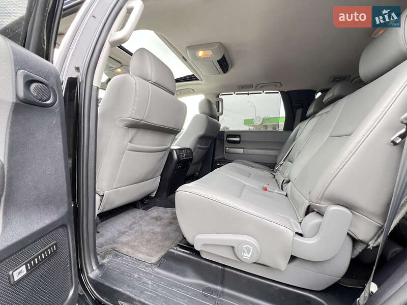 Внедорожник / Кроссовер Toyota Sequoia 2015 в Киеве