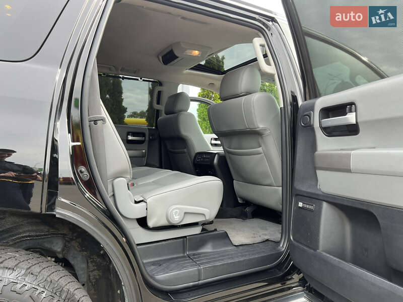 Внедорожник / Кроссовер Toyota Sequoia 2015 в Киеве