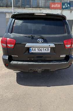 Позашляховик / Кросовер Toyota Sequoia 2010 в 