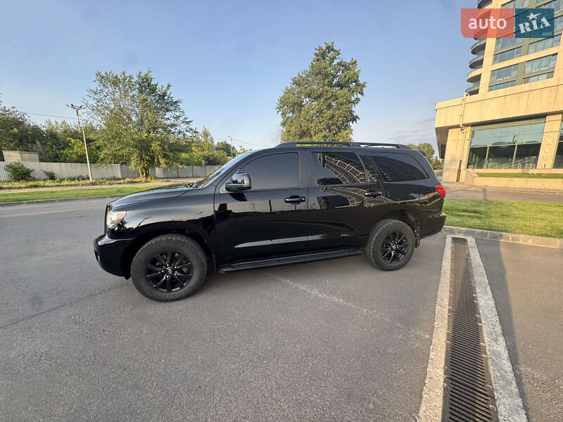 Внедорожник / Кроссовер Toyota Sequoia 2017 в 