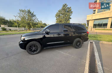 Внедорожник / Кроссовер Toyota Sequoia 2017 в 