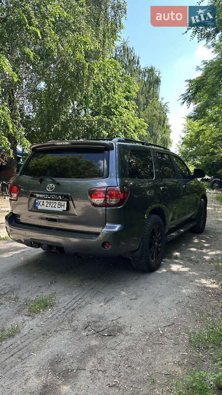 Позашляховик / Кросовер Toyota Sequoia 2019 в Києві