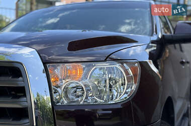 Внедорожник / Кроссовер Toyota Sequoia 2015 в 